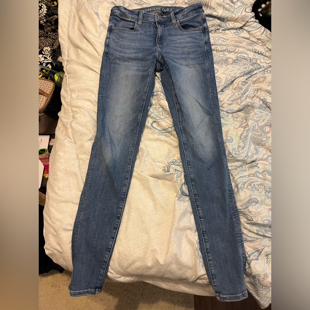 Medium wash American Eagle jegging; size 6 long